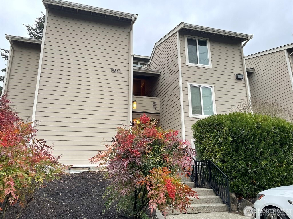 19853 25th Avenue NE, Shoreline, WA 98155