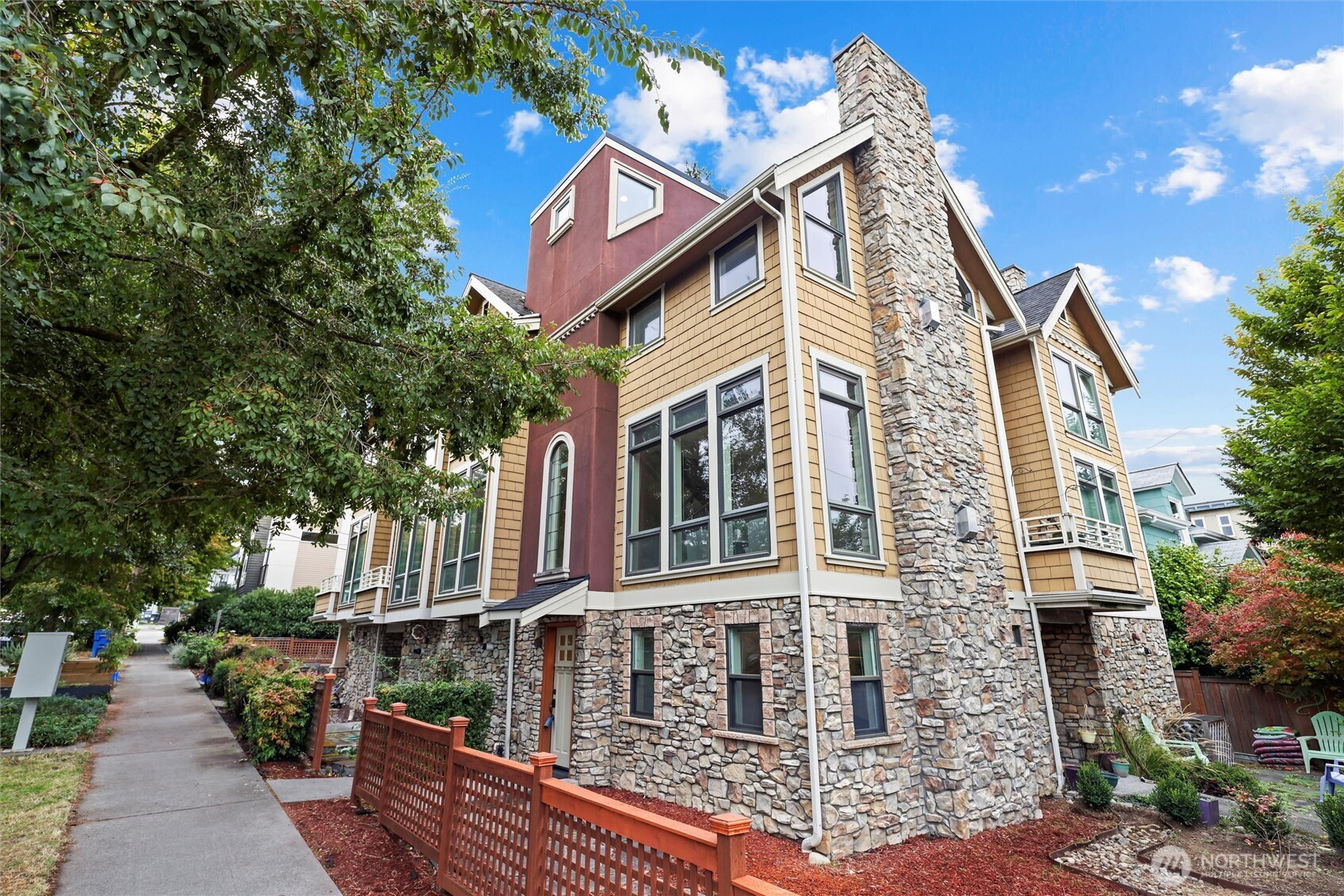 4202 Linden Avenue N, Seattle, WA 98103