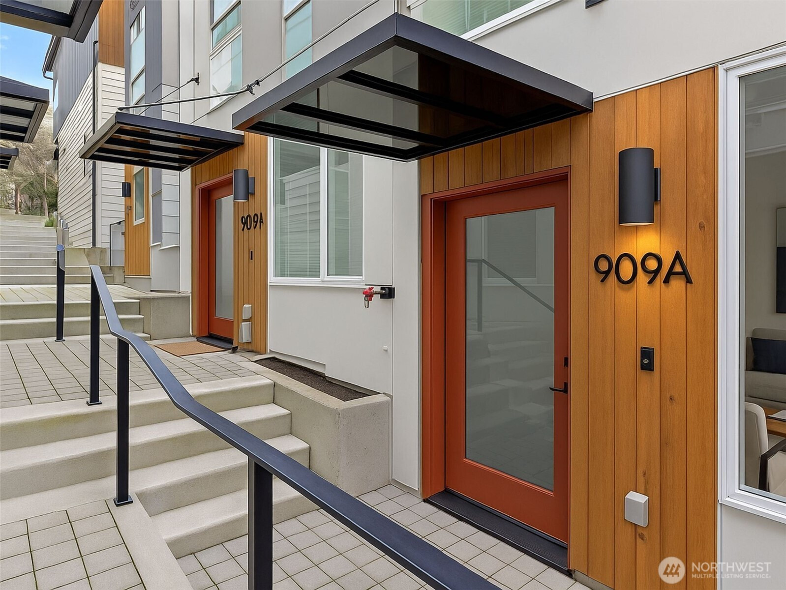 909 Hiawatha Place S, Seattle, WA 98144