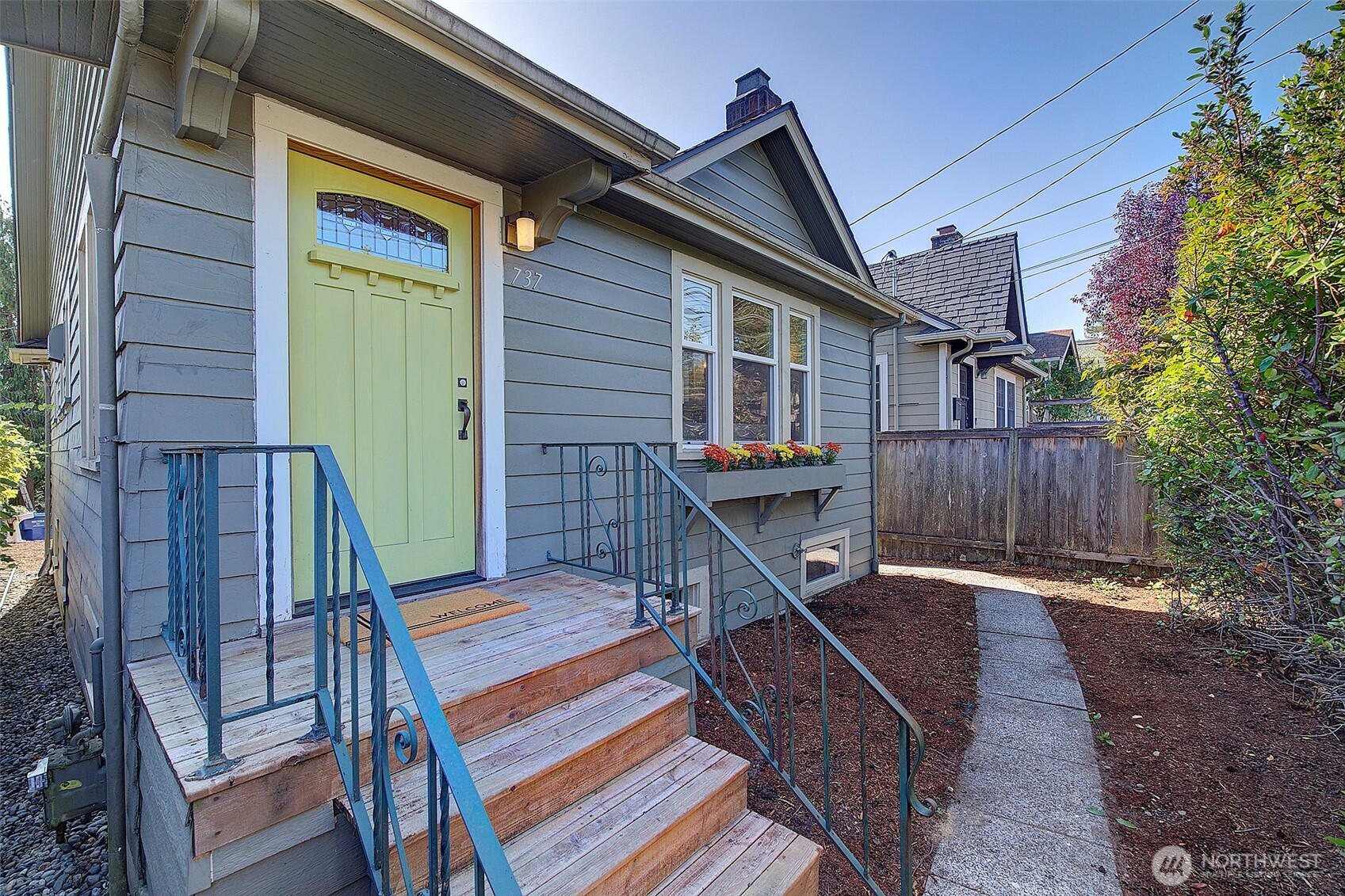 737 N 80th Street, Seattle, WA 98103
