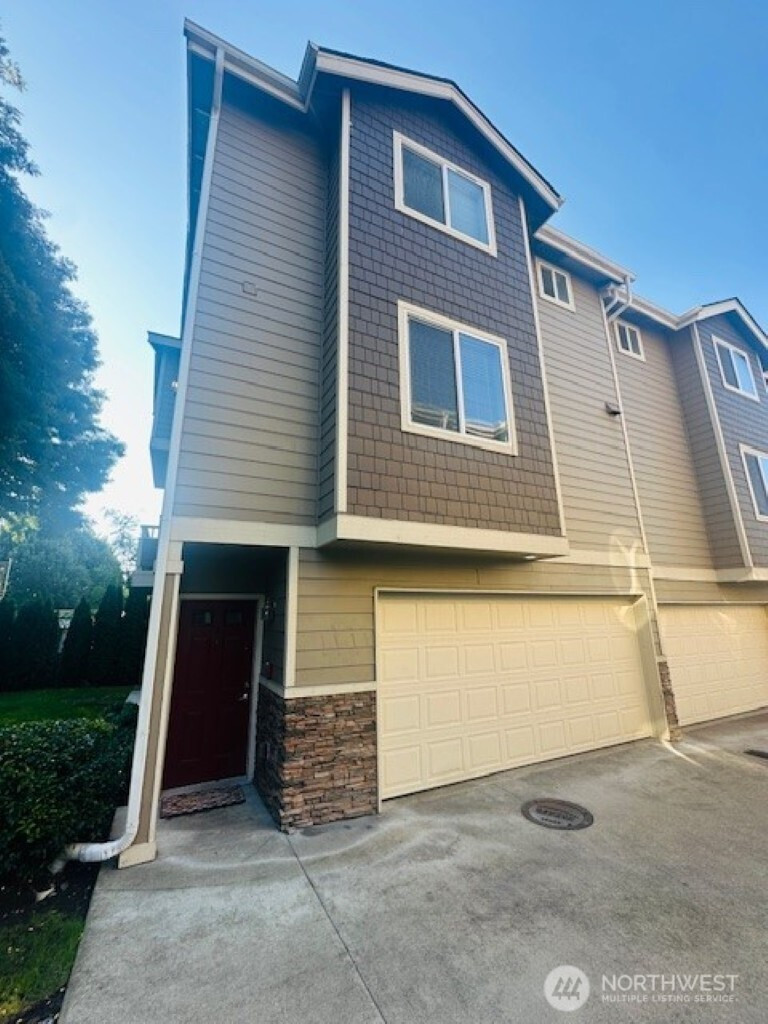 978 Edmonds Avenue NE, Renton, WA 98056