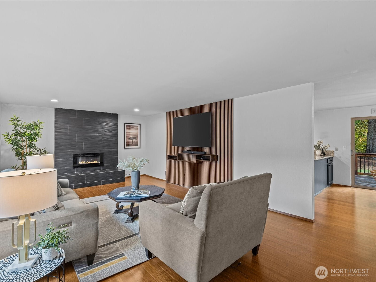 13922 Manor Way, Lynnwood, WA 98087