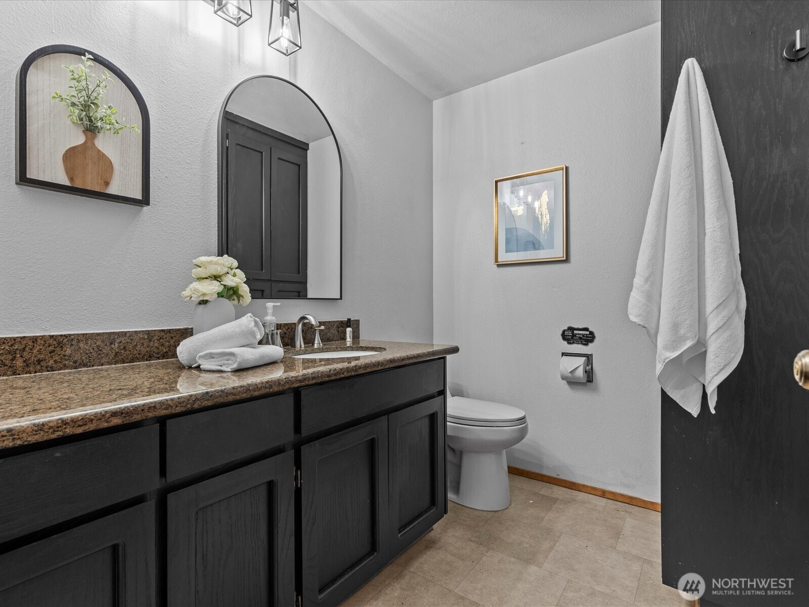 13922 Manor Way, Lynnwood, WA 98087