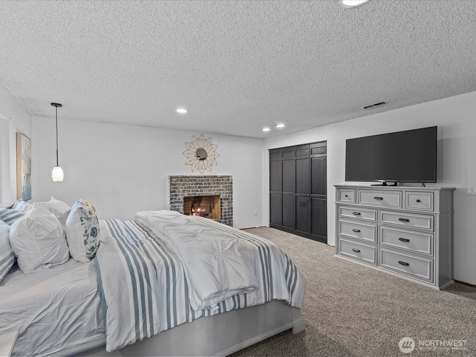 13922 Manor Way, Lynnwood, WA 98087