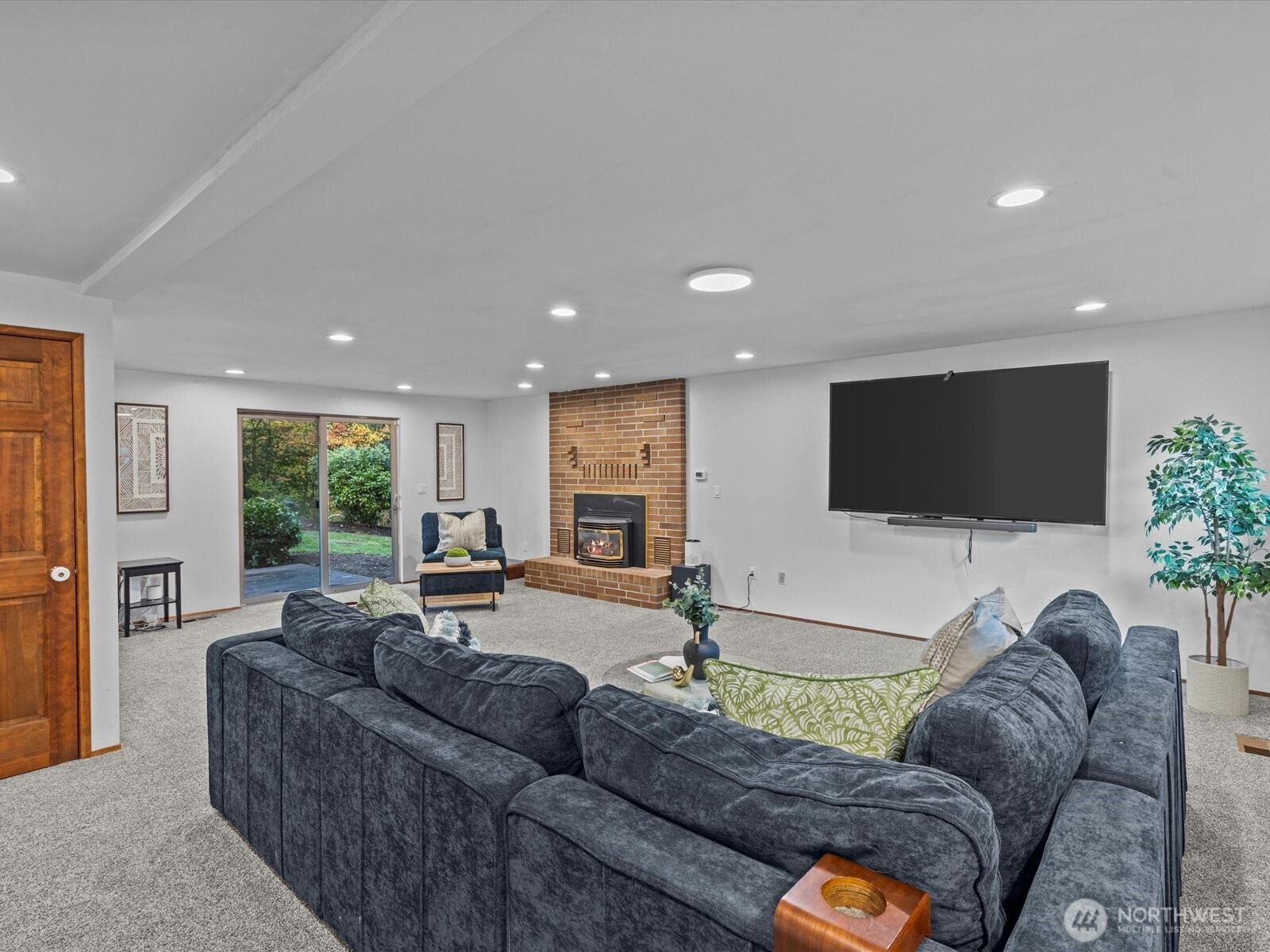 13922 Manor Way, Lynnwood, WA 98087