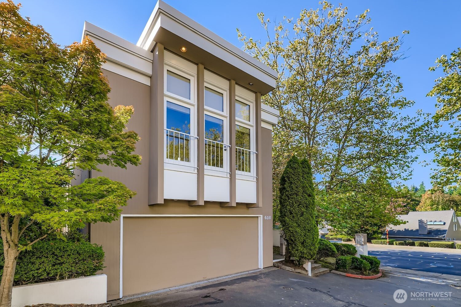 608 Bellevue Way SE, Bellevue, WA 98004
