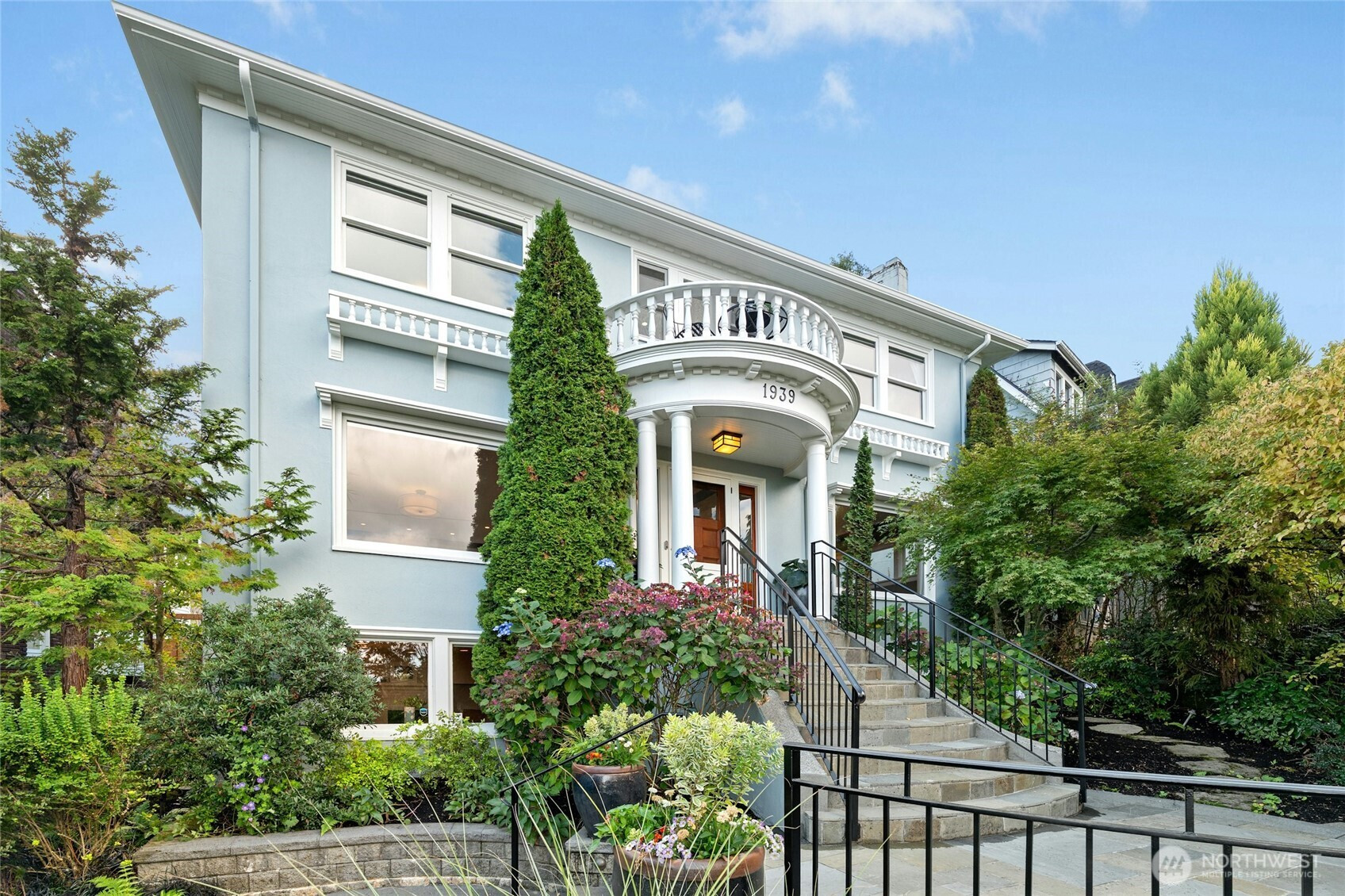 1939 E Crescent Drive, Seattle, WA 98112