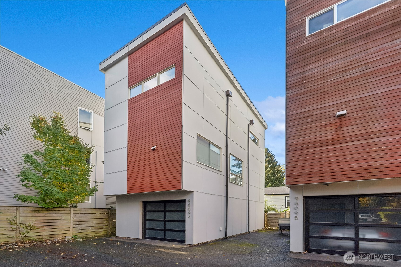 9609 Roosevelt Way NE, Seattle, WA 98115