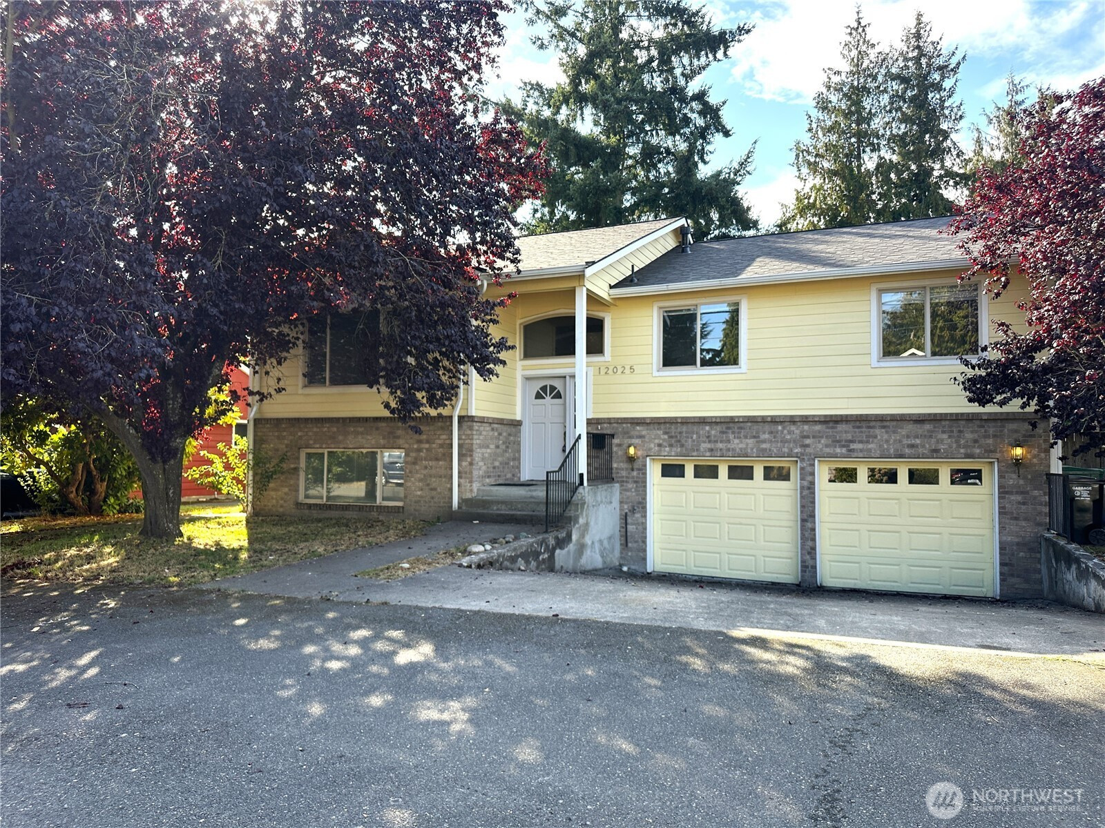 12025 Phinney Avenue N, Seattle, WA 98133