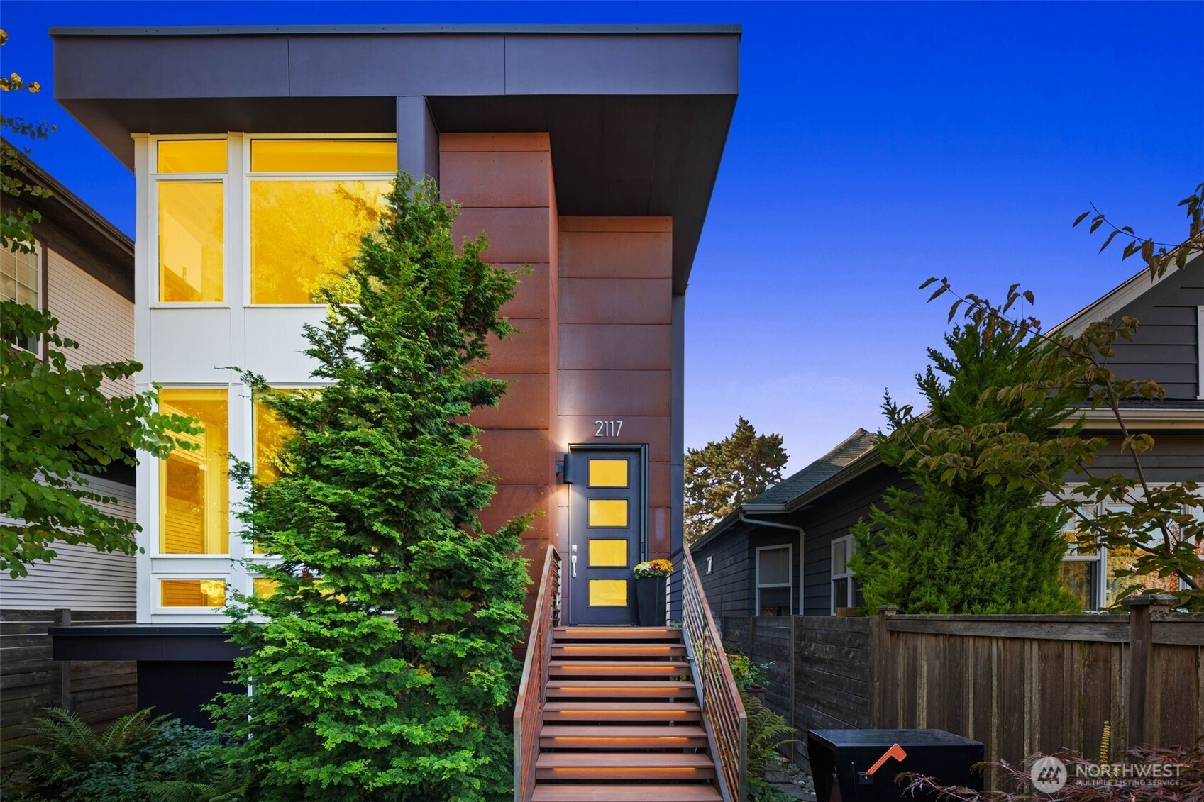 2117 5th Ave W, Seattle, WA 98119
