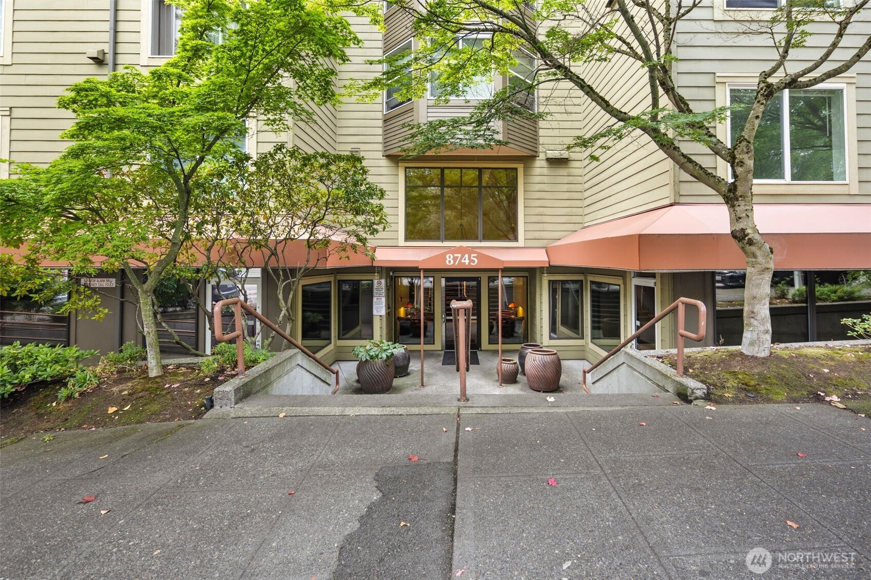 8745 Greenwood Avenue N, Seattle, WA 98103