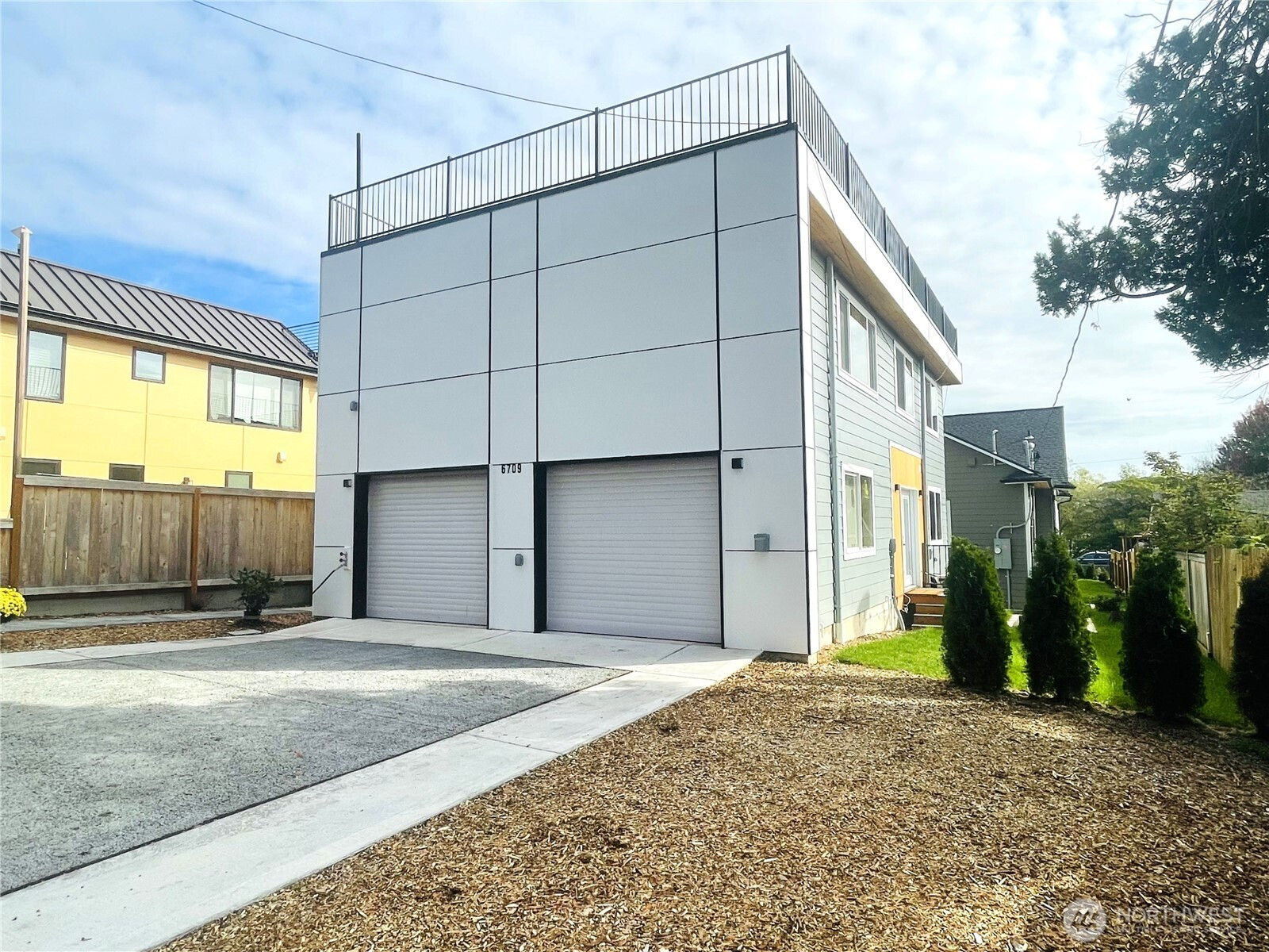 6709 Aurora Avenue N, Seattle, WA 98103