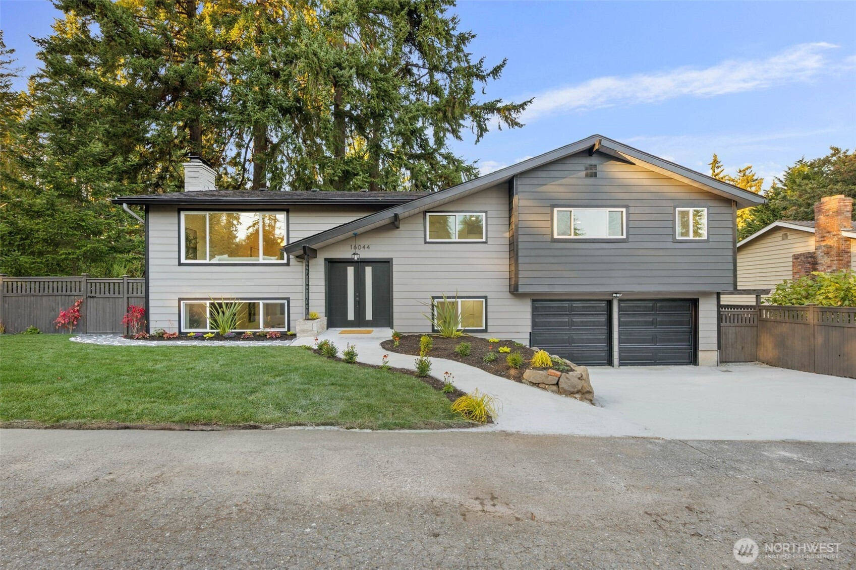 16044 Greenwood Avenue N, Shoreline, WA 98133