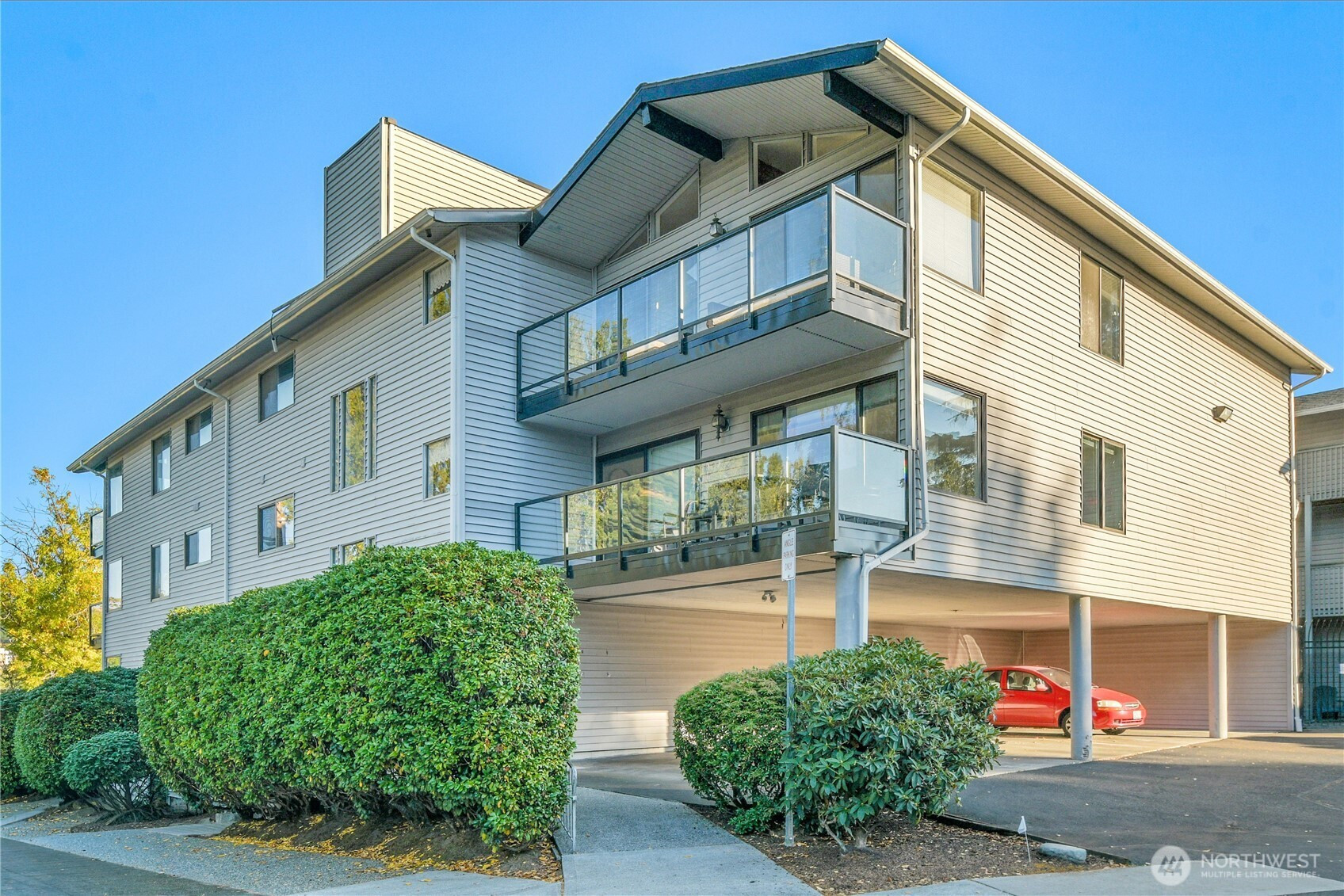 2562 Thorndyke Avenue W, Seattle, WA 98199