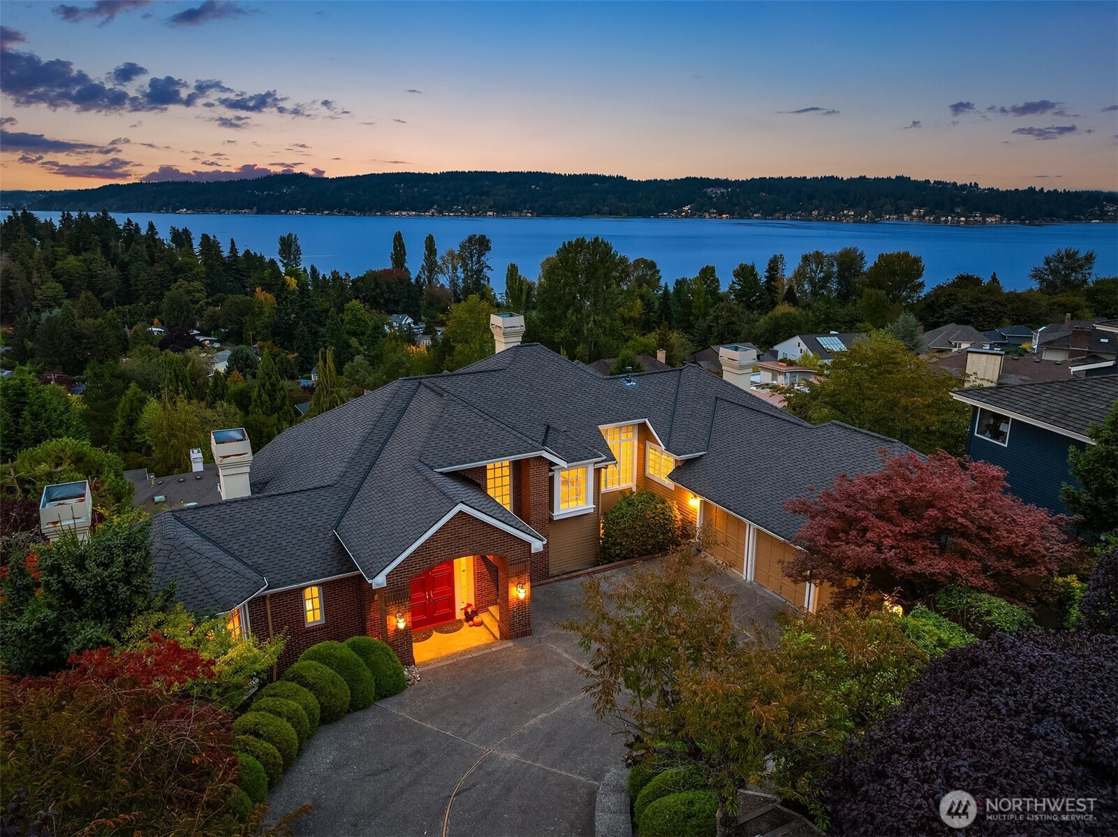 8726 Paisley Drive NE, Seattle, WA 98115