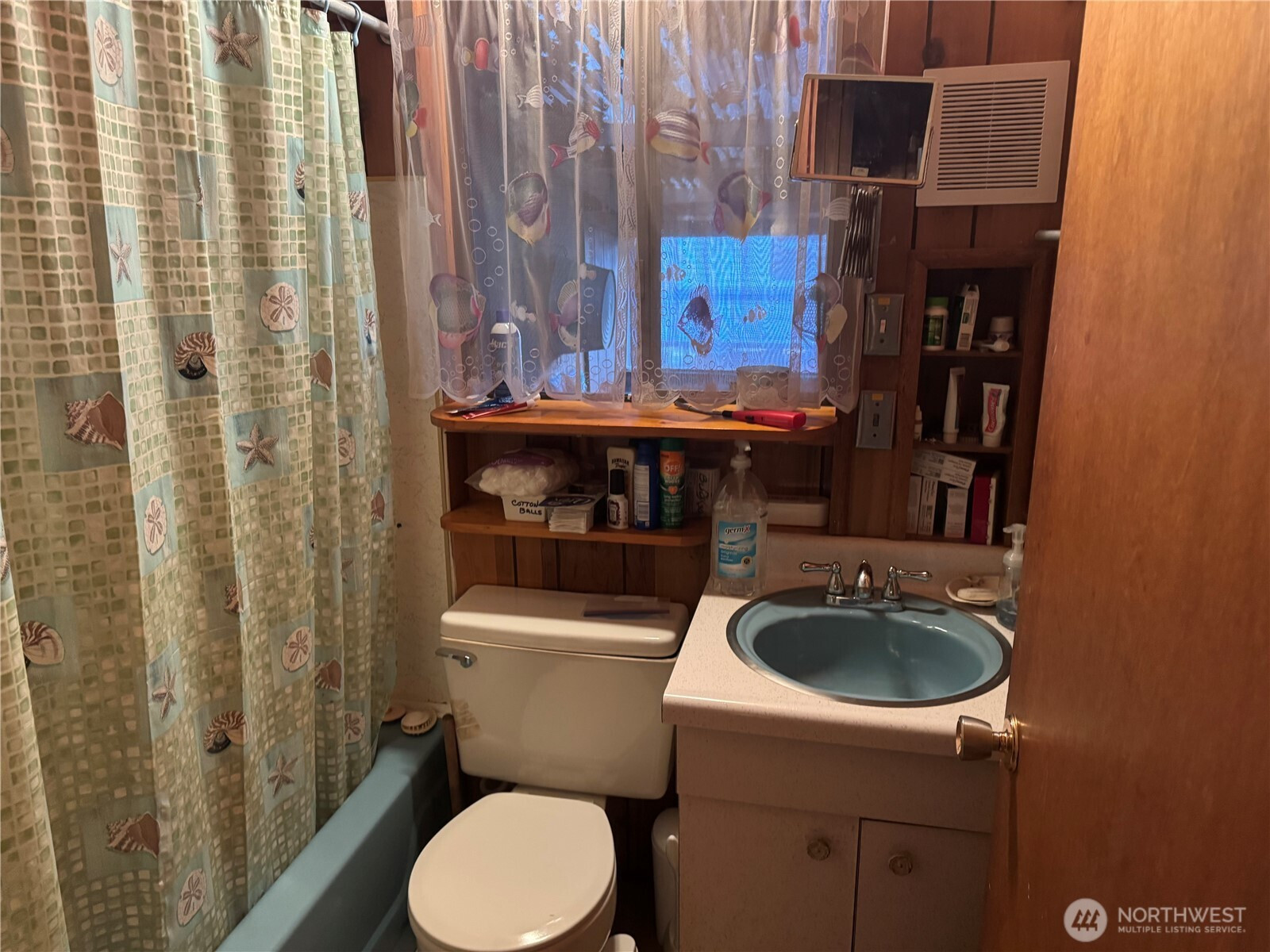 819 E Madrona Boulevard NW, Lakebay, WA 98349