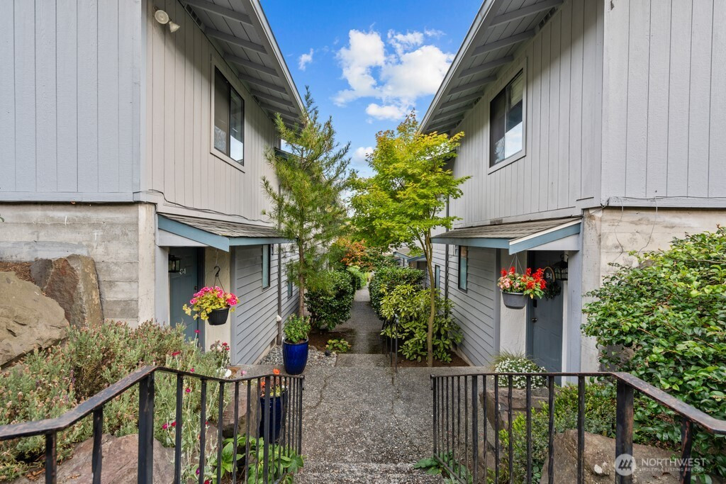 19232 15th AVE NE, Shoreline, WA 98155