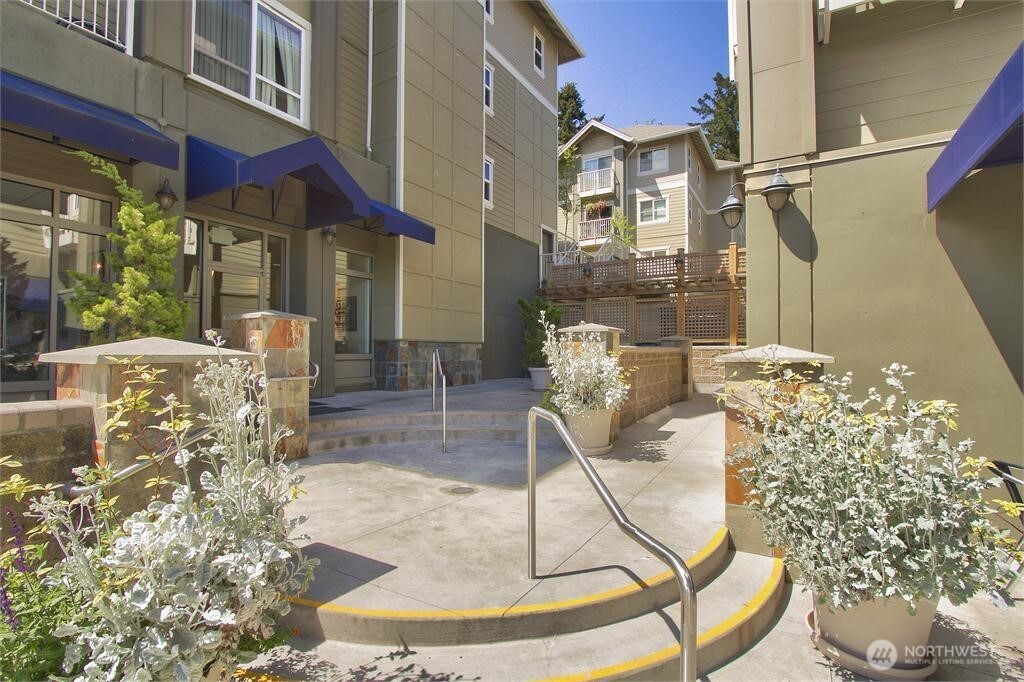 300 High School Road, Bainbridge Island, WA 98110