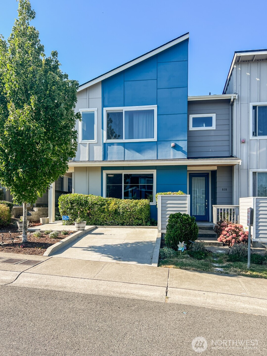 826 SW 96th Place, Seattle, WA 98106