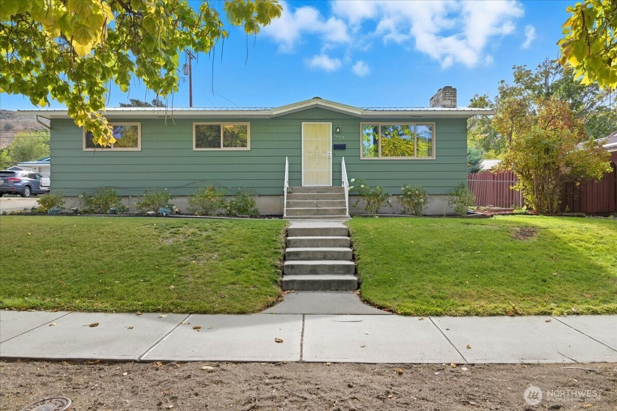 1025 River Drive, Coulee Dam, WA 99116