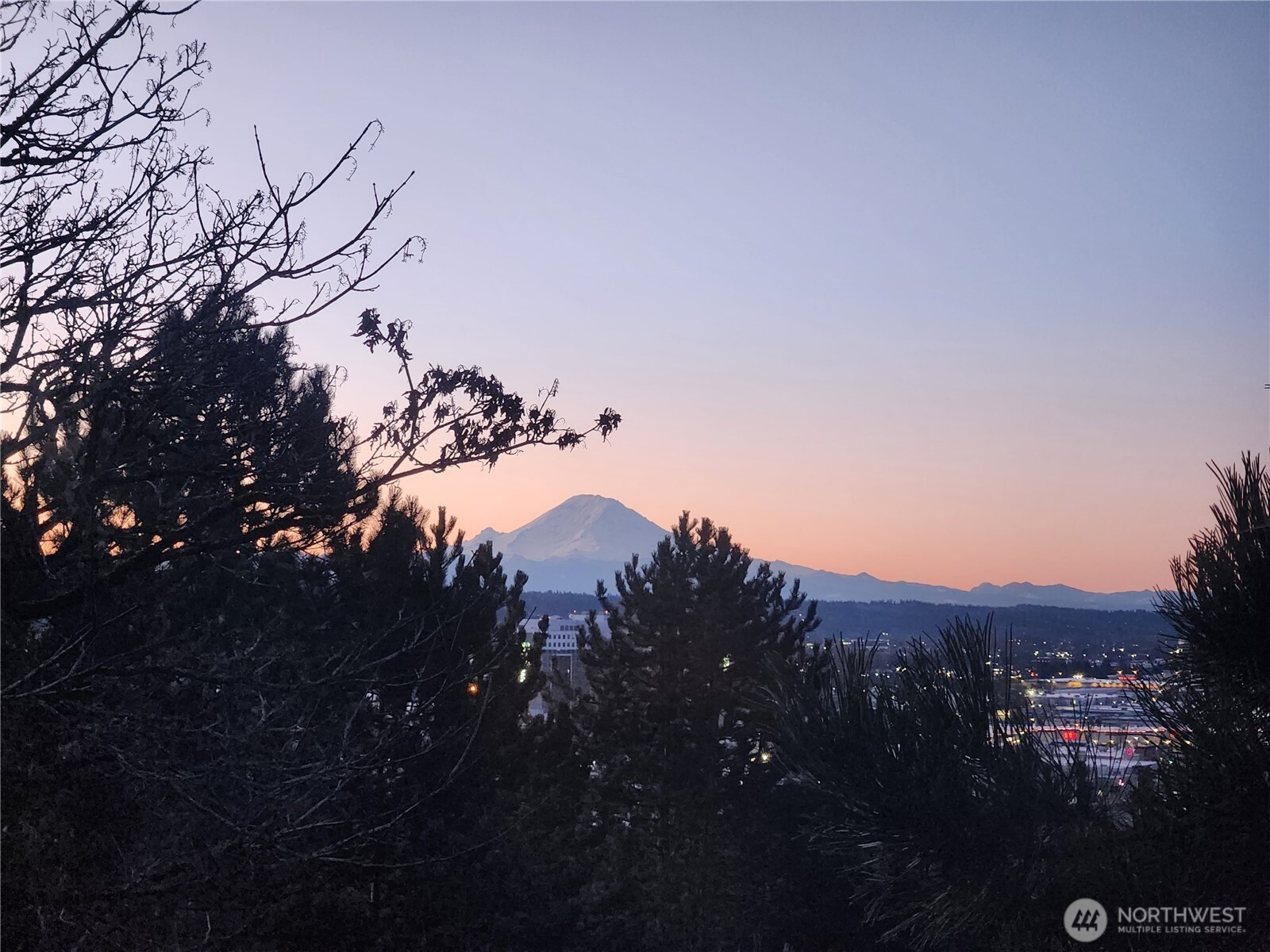 15266 Sunwood Boulevard, Tukwila, WA 98188