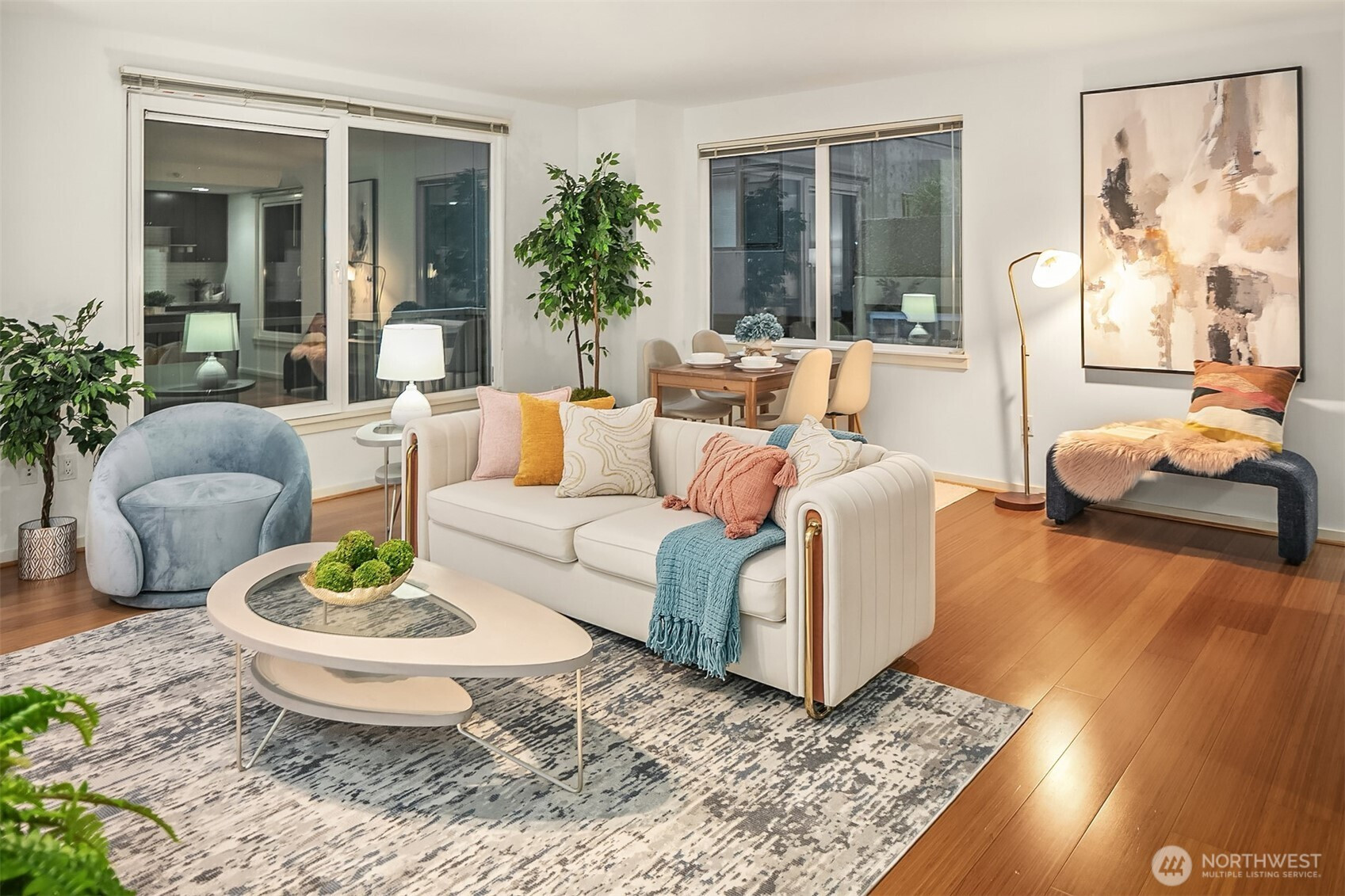 76 Cedar St, Seattle, WA 98121