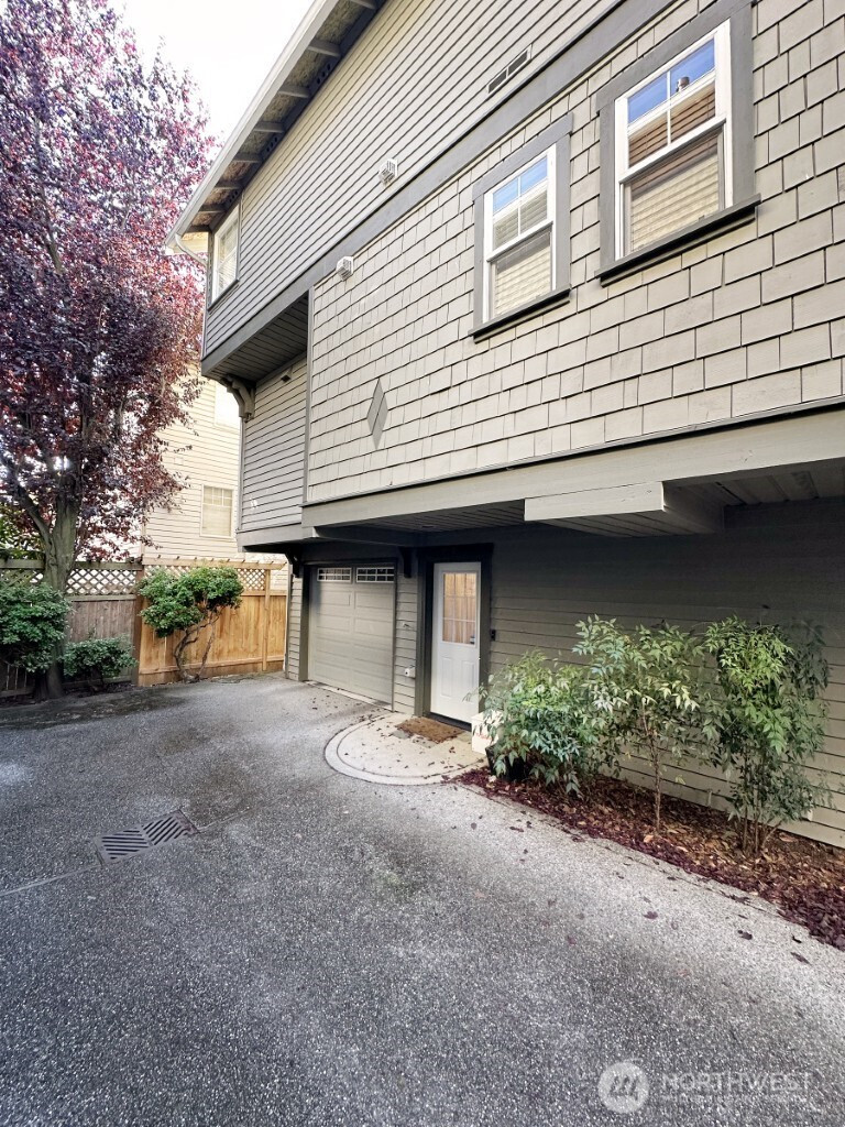 8520 Stone Avenue N, Seattle, WA 98103