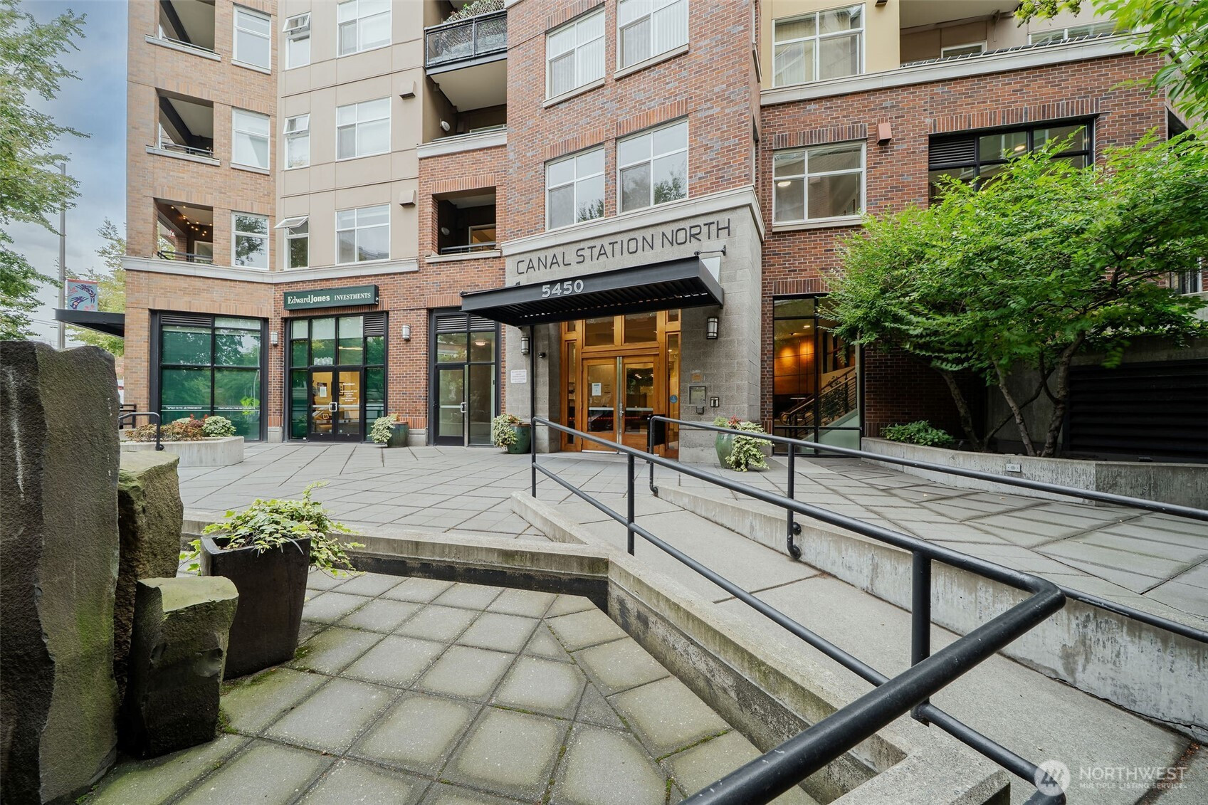 5450 Leary Avenue NW, Seattle, WA 98107