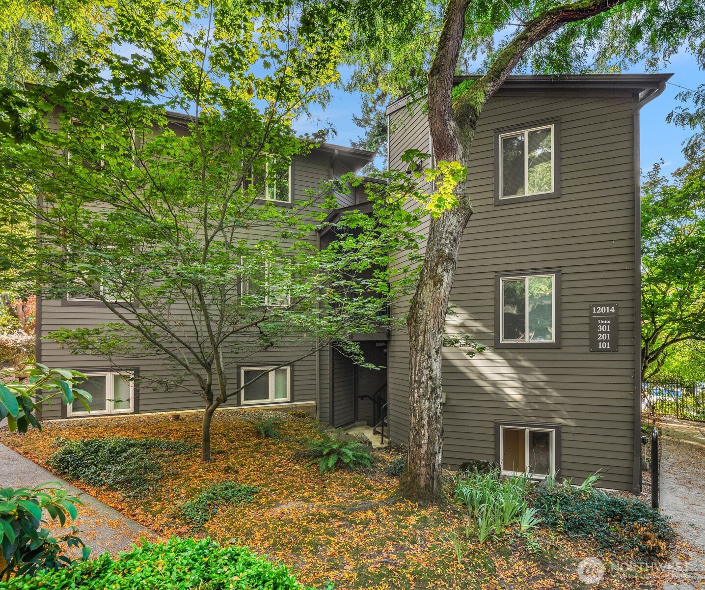12014 98th Avenue NE, Kirkland, WA 98034