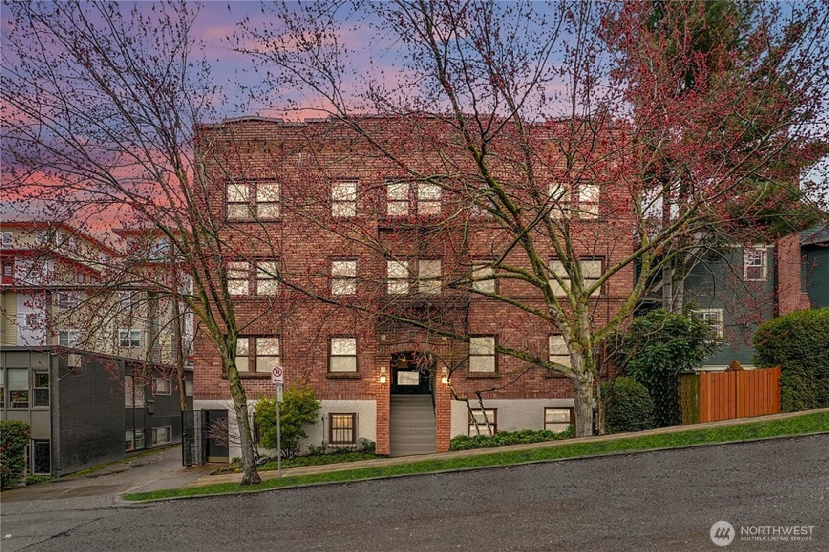 516 E Thomas Street, Seattle, WA 98102