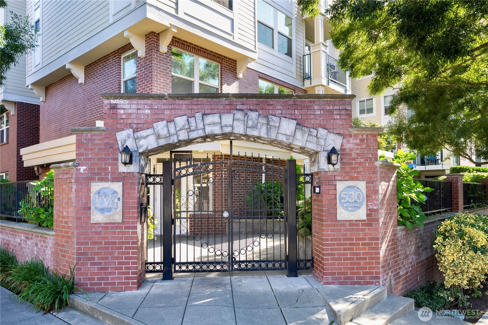 530 4th Avenue W, Seattle, WA 98119