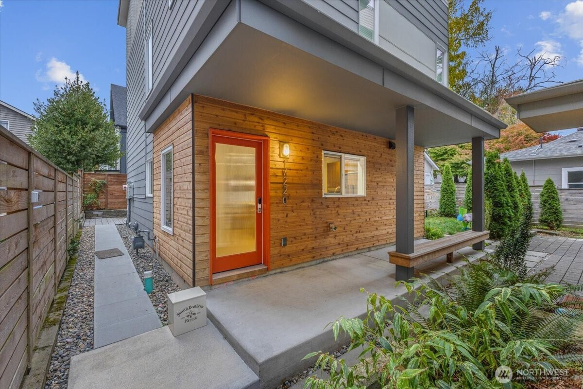1722 NW 60th Street, Seattle, WA 98107