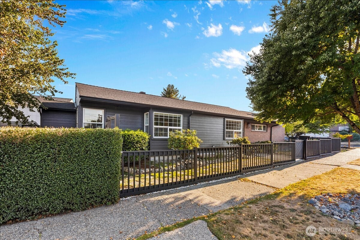 3523 SW Charlestown Street, Seattle, WA 98126
