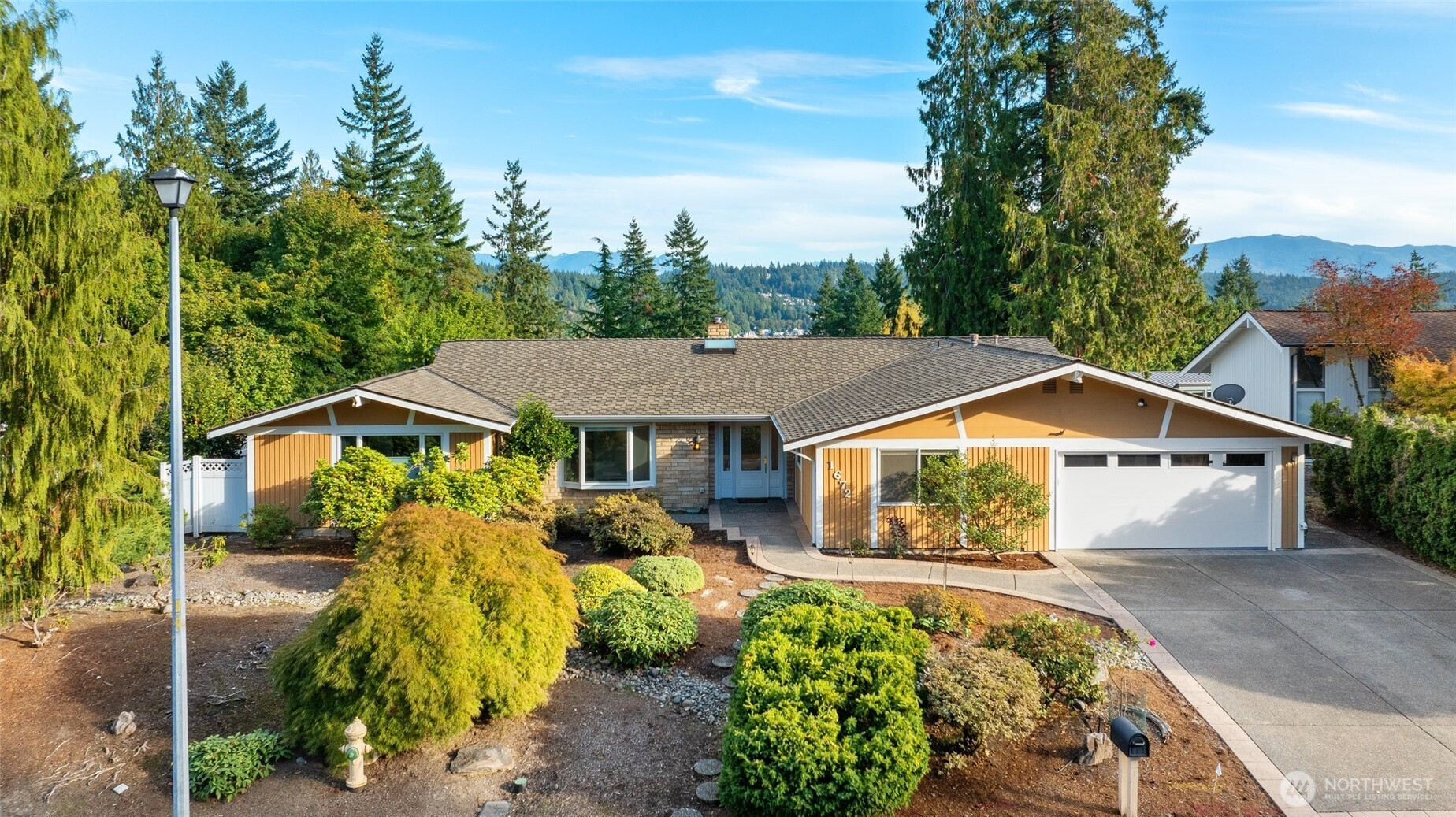 1672 185th Avenue NE, Bellevue, WA 98008