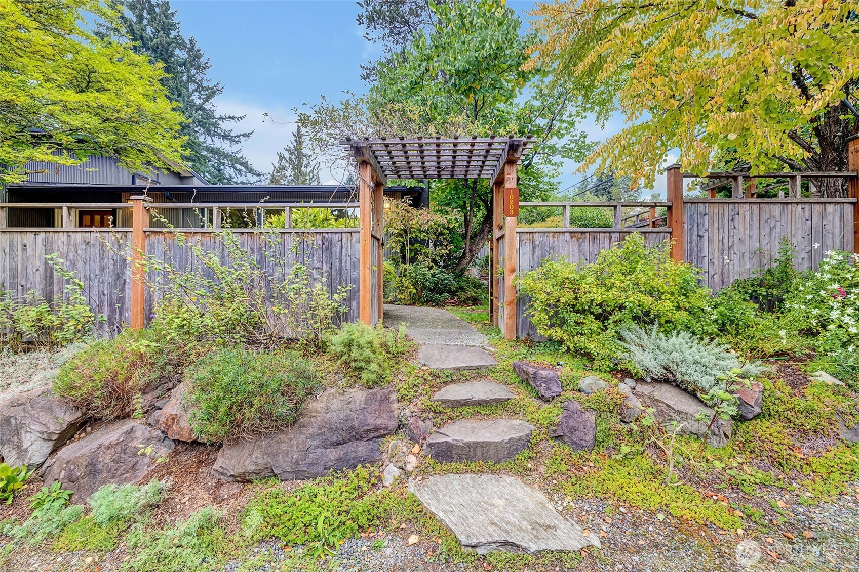 10203 20th Avenue NE, Seattle, WA 98125