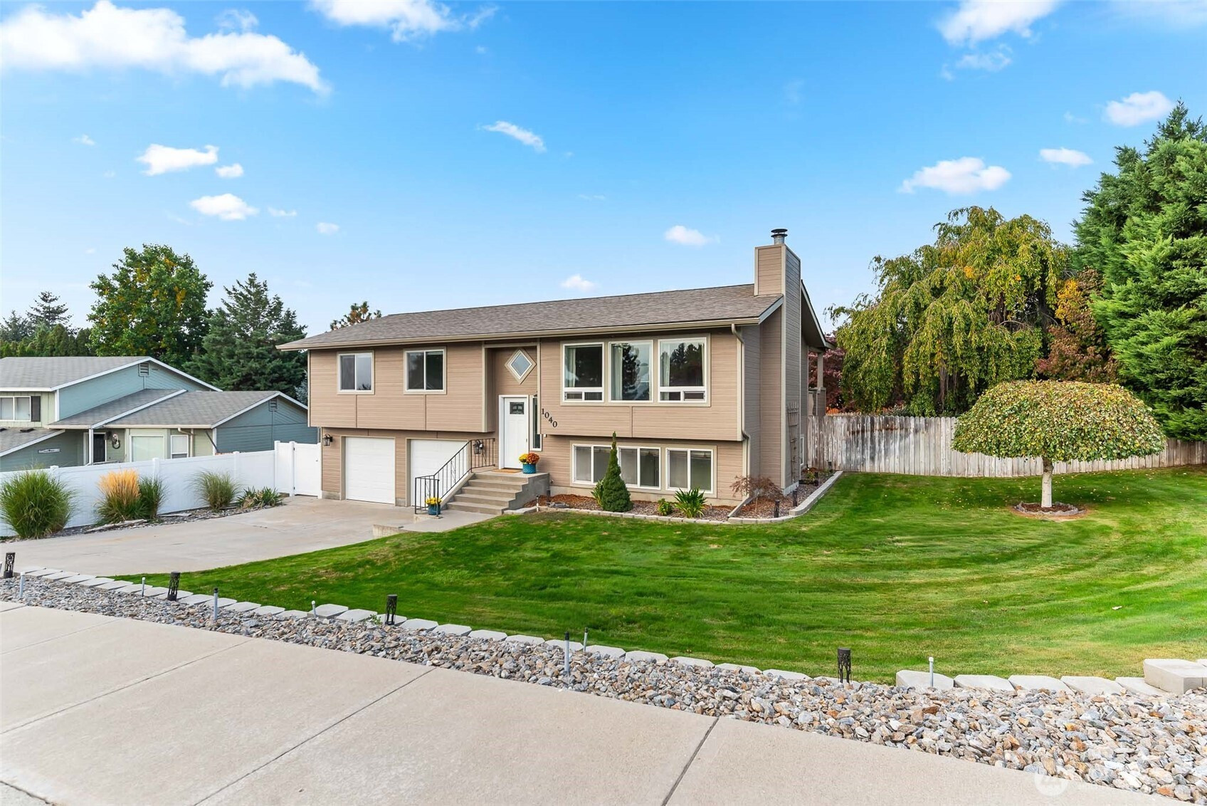 1040 Gilbert Court, East Wenatchee, WA 98802