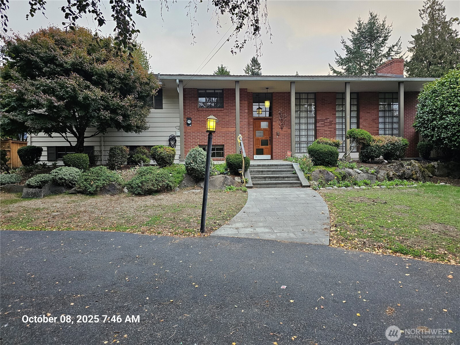 16902 28th Avenue SW, Burien, WA 98166