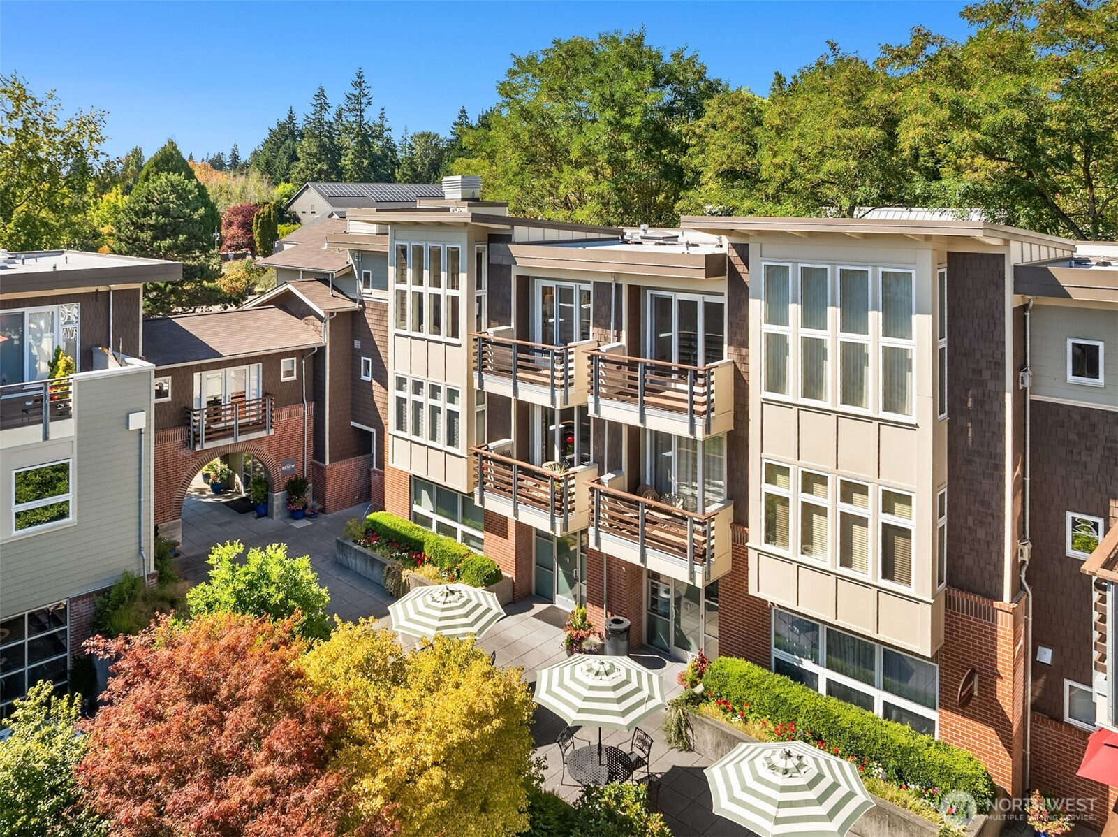 400 Winslow Way E, Bainbridge Island, WA 98110