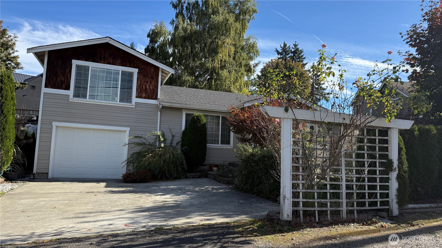 2415 Grandview Drive W, University Place, WA 98466