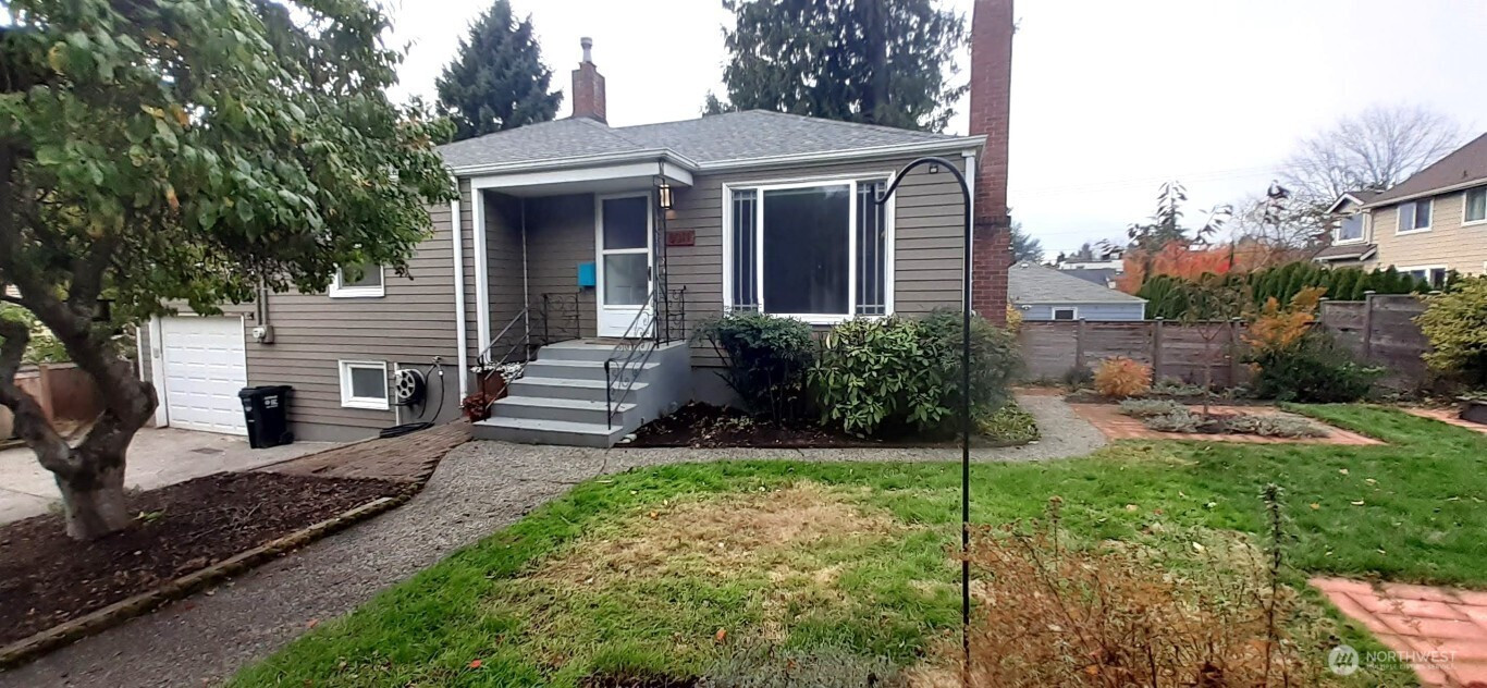 8011 Burke Avenue N, Seattle, WA 98103