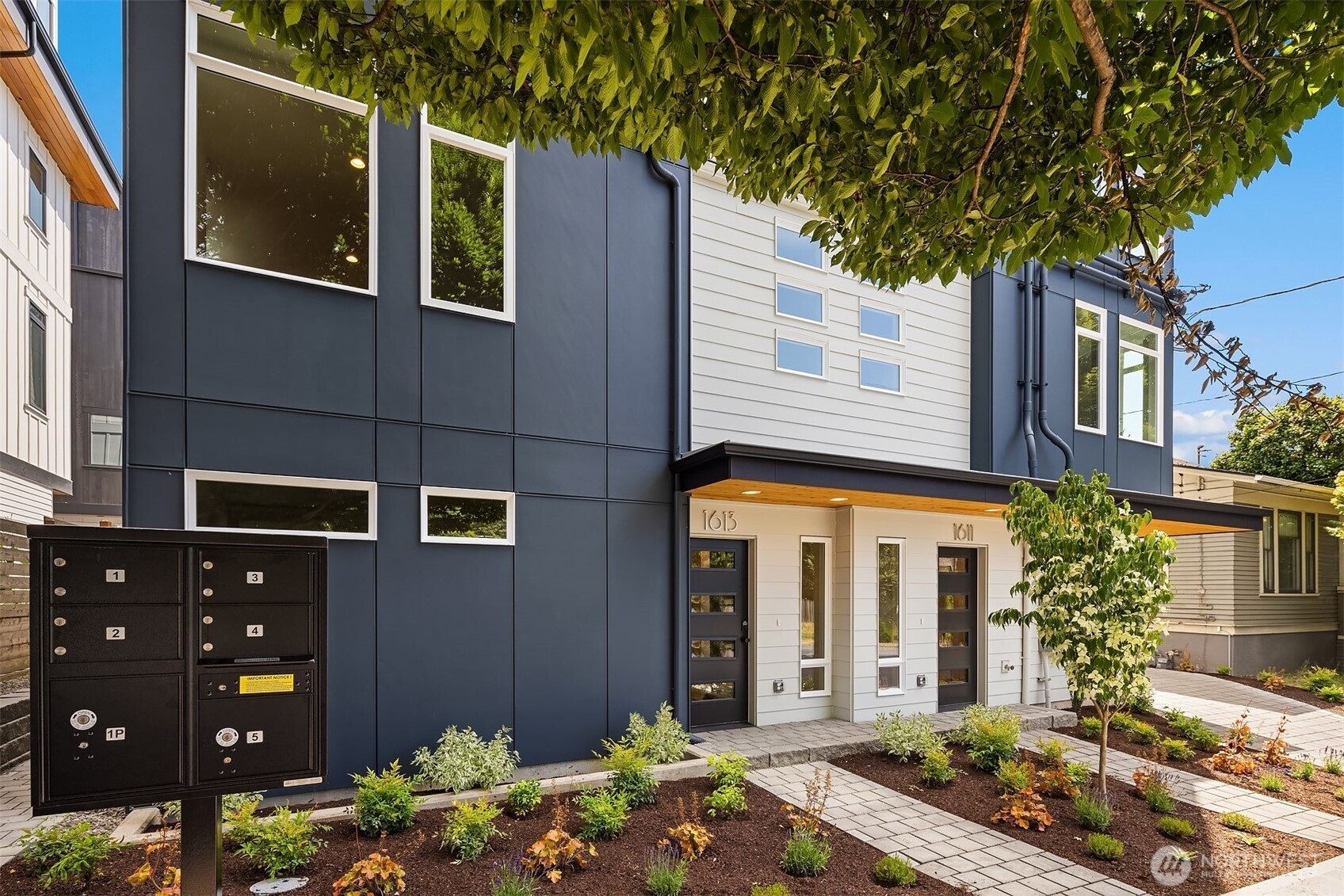 1613 N 50th Street, Seattle, WA 98103