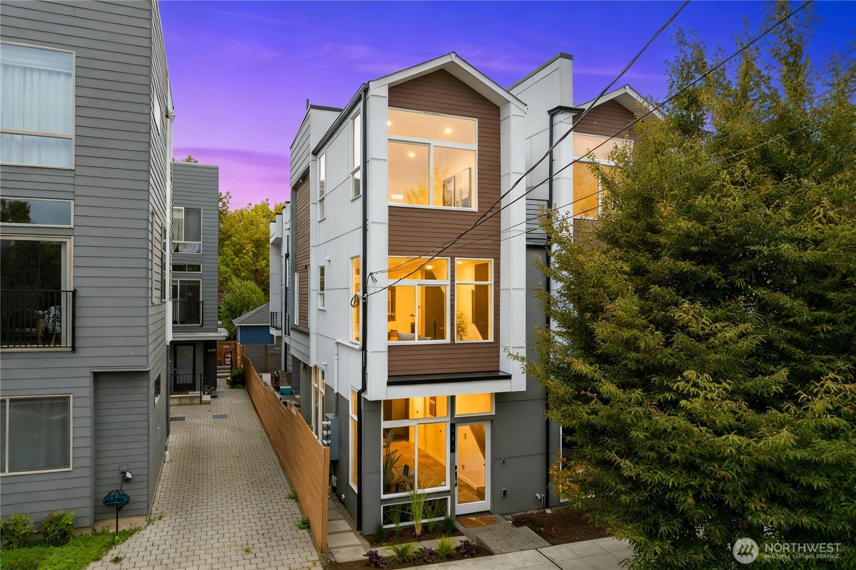 943 NW 56th Street, Seattle, WA 98107