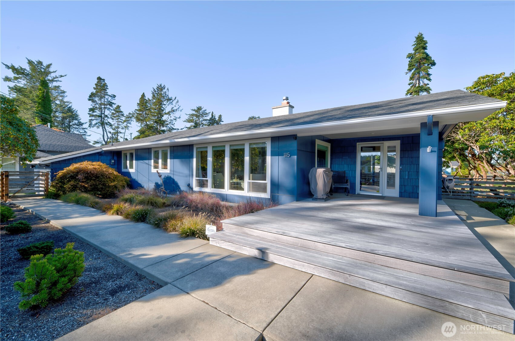 1115 34th Street, Seaview, WA 98644