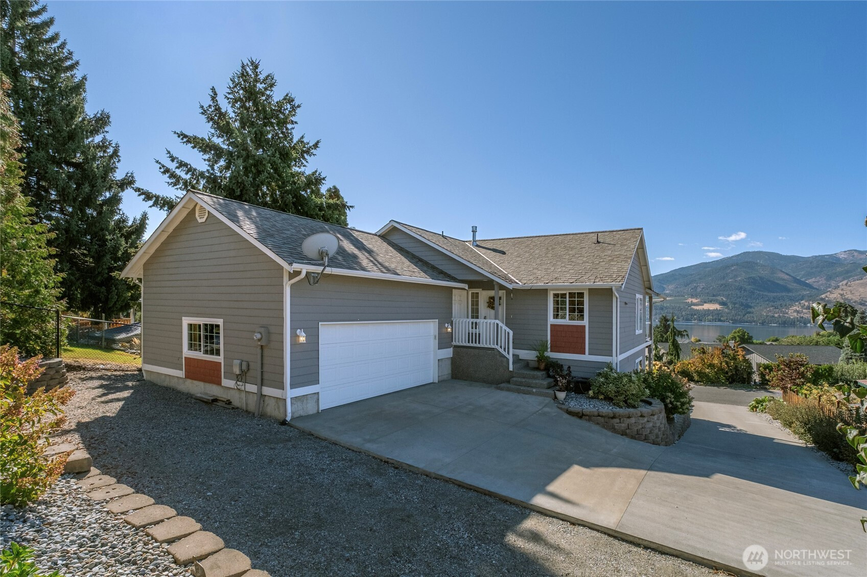 258 Lakeshore Drive, Manson, WA 98831