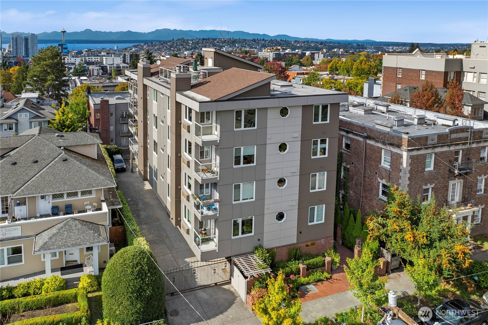 215 E 14th Avenue E, Seattle, WA 98112