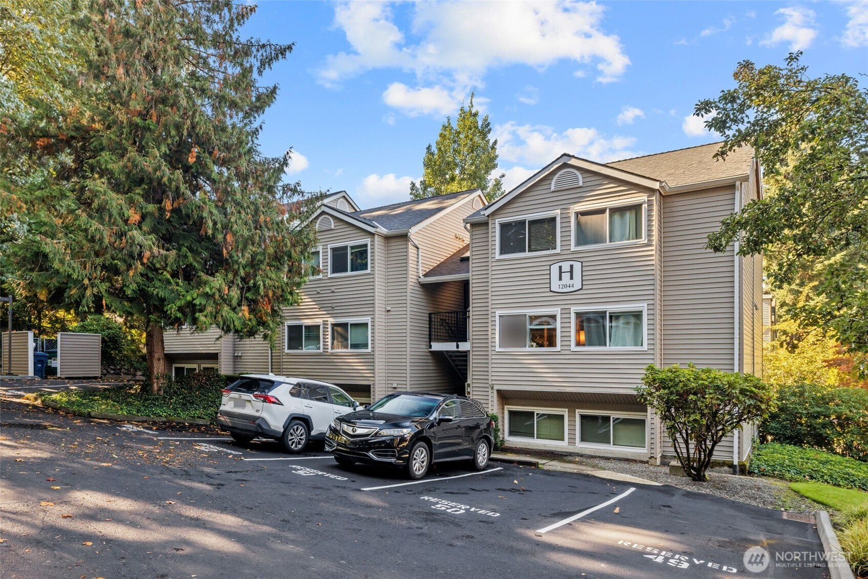 12044 100th Avenue NE, Kirkland, WA 98034