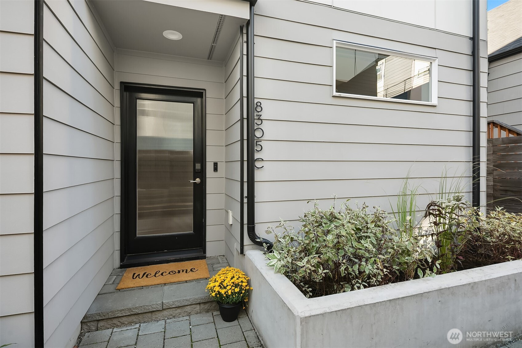 8305 12th Avenue NW, Seattle, WA 98117