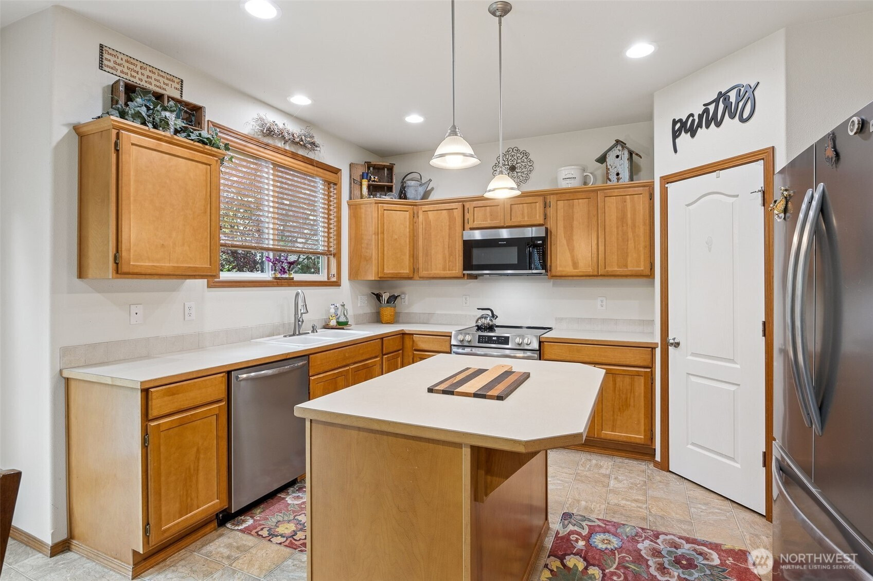 222 Easton Avenue W, Eatonville, WA 98328