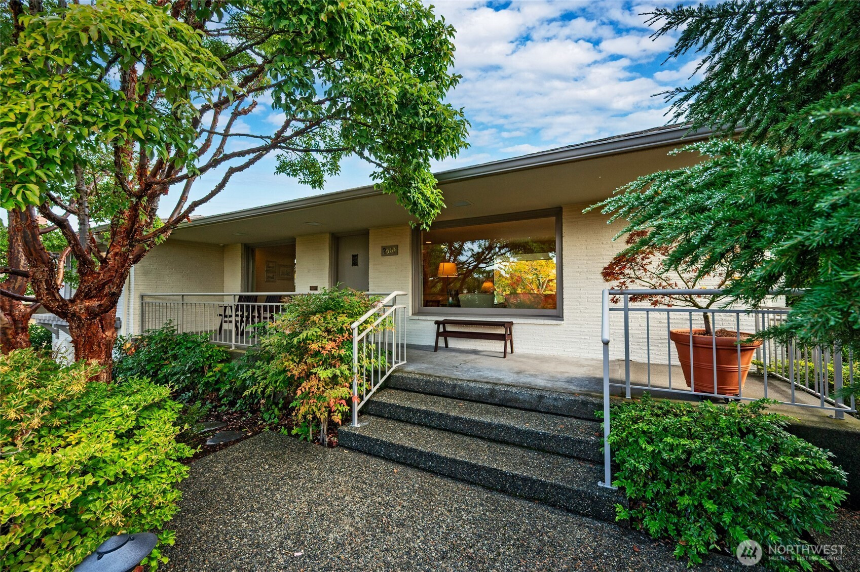 2610 42nd Avenue W, Seattle, WA 98199