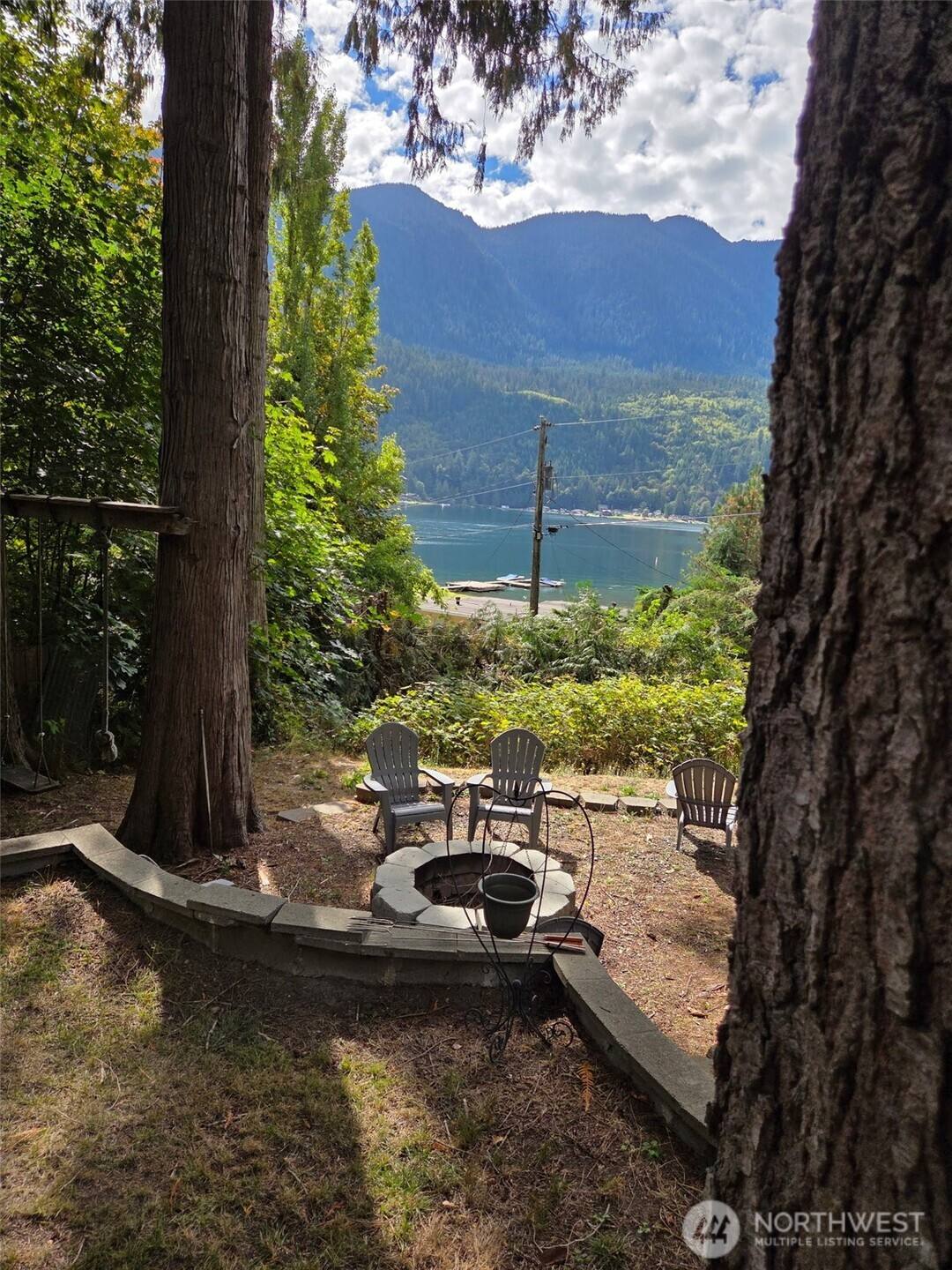 17 Thompson Point Road, Port Angeles, WA 98363